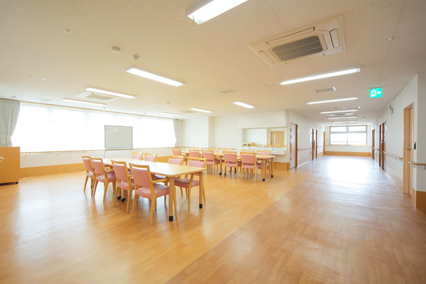 エミーズ鴨宮