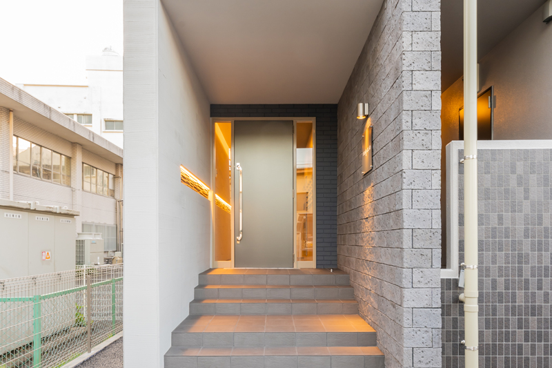 こだわり抜いたエントランスは新居でのお洒落な生活を予感させます。